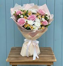 Букет цветов из:  Гвоздики, Орхидеи и Розы в Арсеньево