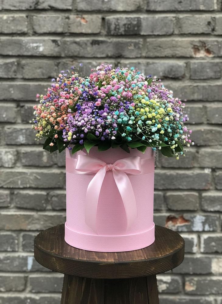 Цветочная композиция из Гипсофила и Розы в шляпной коробке в Арсеньево