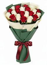 Букет Микс из красных и белых роз в Арсеньево