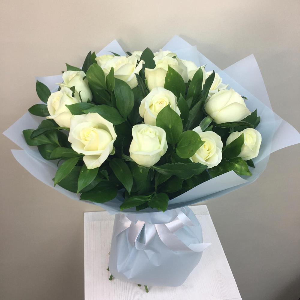 Букет 15 Белых роз Проуд в Арсеньево