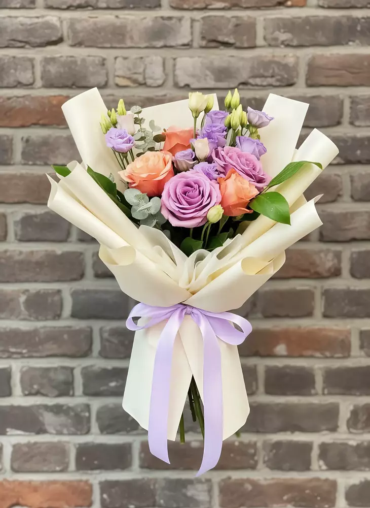 Букет цветов из: Лизиантусы и Розы в Арсеньево