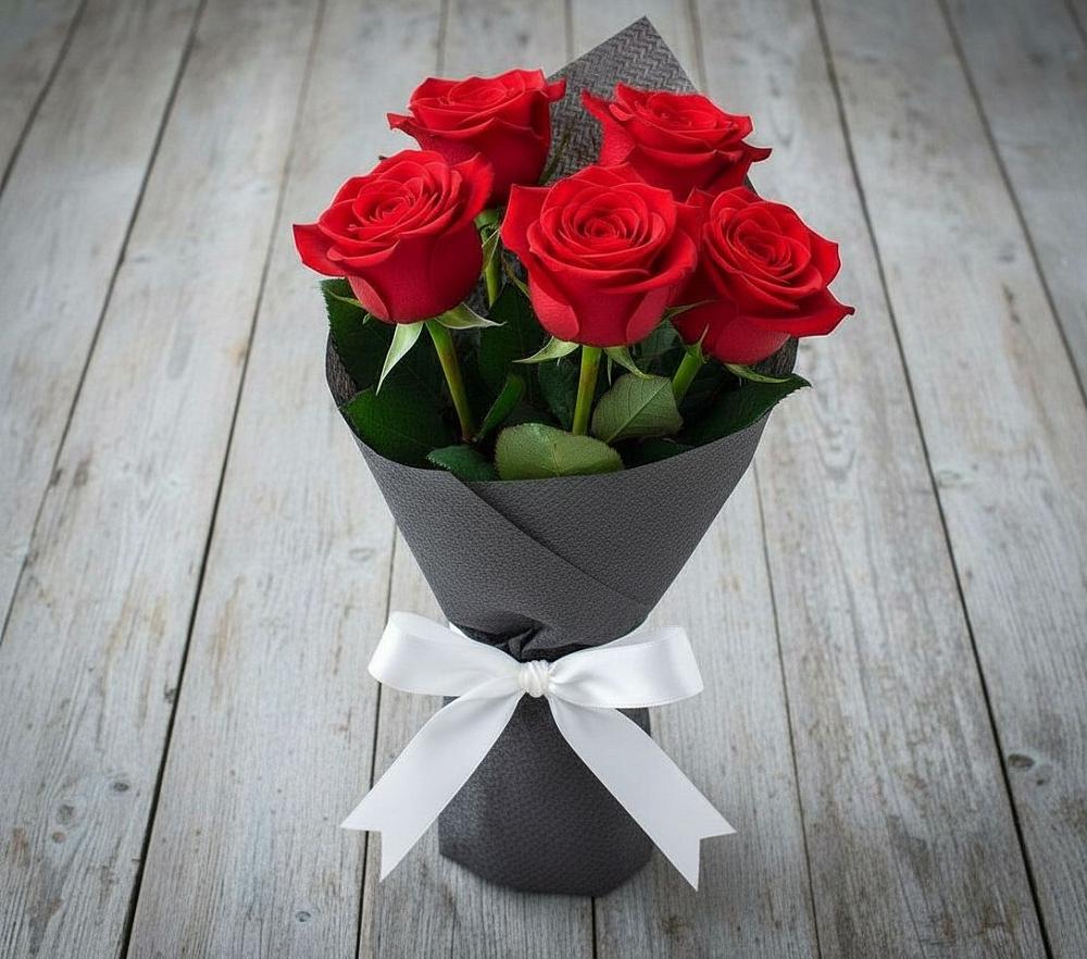 Букет 5 Красных роз Эдлесс Лав в Арсеньево