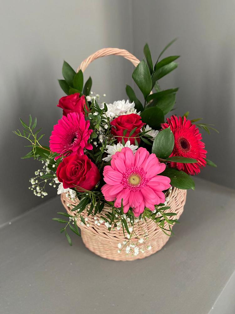 Цветочная композиция из Розы, Хризантемы и Герберы в корзине в Арсеньево