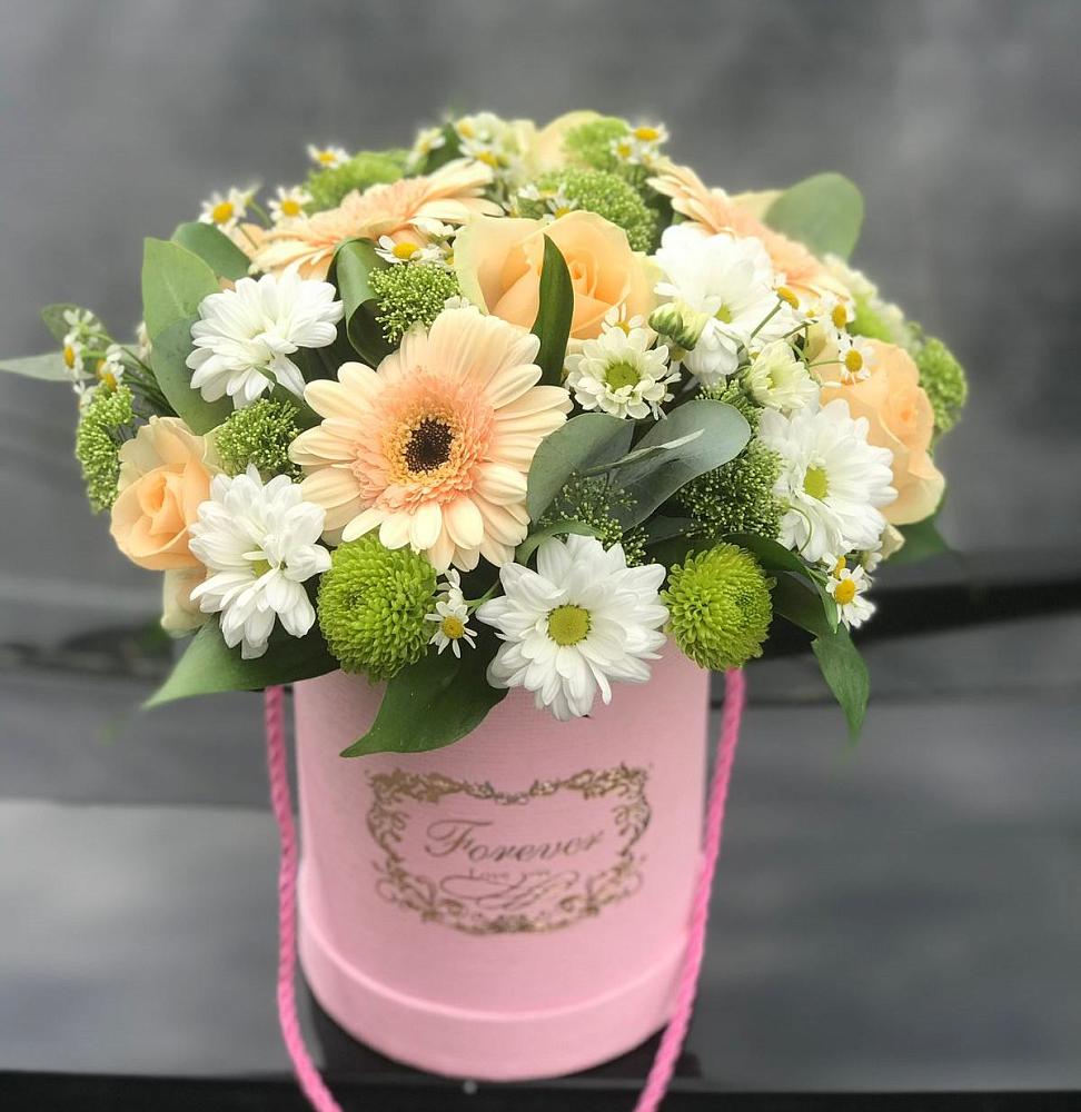 Цветочная композиция из Розы, Герберы и Хризантемы в шляпной коробке в Арсеньево