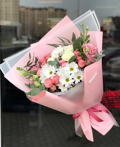 Букет цветов из: Розы, Лизиантусы и Хризантемы в Арсеньево