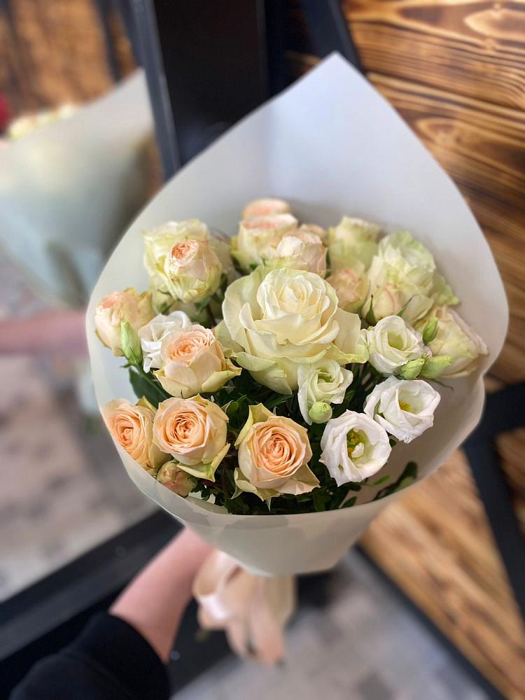 Букет цветов из: Розы и Лизиантусы в Арсеньево